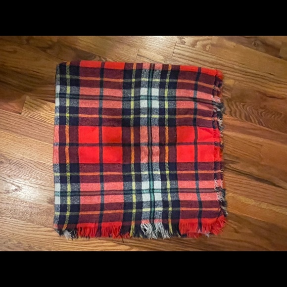 Oversized Plaid Scarf - Picture 3 of 3